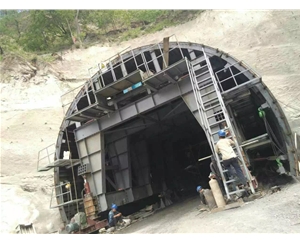 云南香麗高速鋼模臺車(chē)