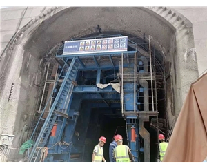 水電十四局滇中引水石鼓水源工程電纜洞臺車(chē)